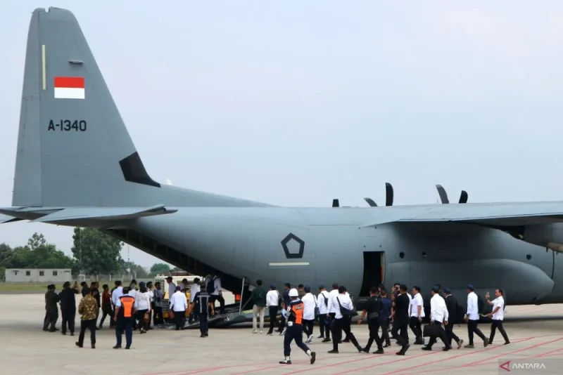 Menteri-Kabinet-Merah-Putih-Bertolak-Ke-Magelang-241024-rpaj-1.jpg