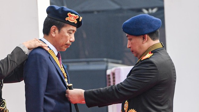 presiden-jokowi-dianugerahi-medali-kehormatan-loka-praja-samrakshana-polri-5_169