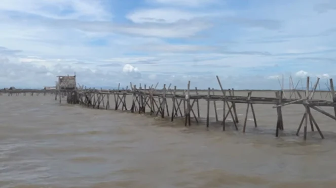 Pagar sepanjang 30,16 km yang membentang di lautan Tangerang  untuk amankan PSN 